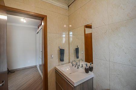 Casa à venda com 257m², 3 quartos e 5 vagasBanheiro da Suíte