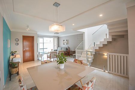 Casa à venda com 257m², 3 quartos e 5 vagasSala