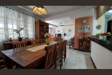 Casa à venda com 3 quartos, 144m² em Itaipu, Niterói