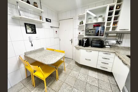 Apartamento à venda com 95m², 4 quartos e 1 vagaCozinha
