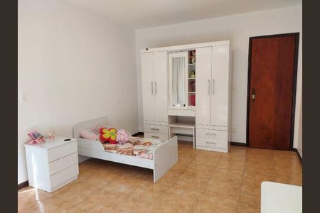 Casa à venda com 4 quartos, 242m² em Várzea das Moças, Niterói