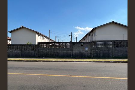 Casa para alugar com 85m², 2 quartos e 1 vagaPlaca na fachada do condominio