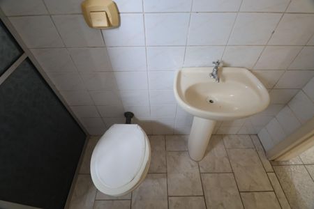 Banheiro de kitnet/studio para alugar com 1 quarto, 59m² em Mathias Velho, Canoas