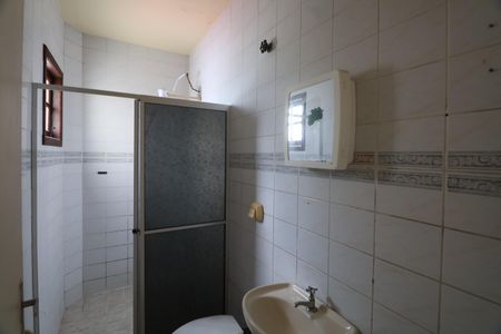 Banheiro de kitnet/studio para alugar com 1 quarto, 59m² em Mathias Velho, Canoas