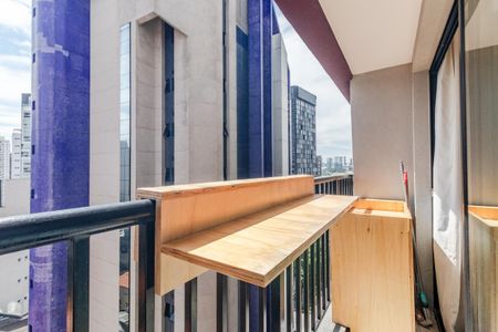 Varanda de kitnet/studio para alugar com 1 quarto, 25m² em Pinheiros, São Paulo