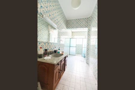 Casa à venda com 400m², 2 quartos e 2 vagasBanheiro