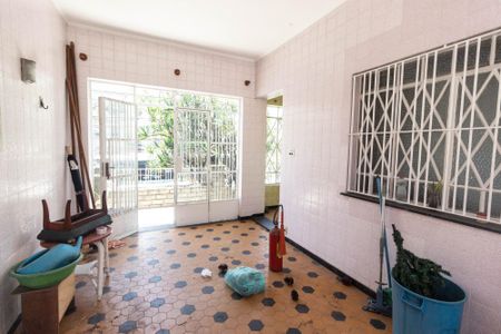 Casa à venda com 400m², 2 quartos e 2 vagasSala de estar
