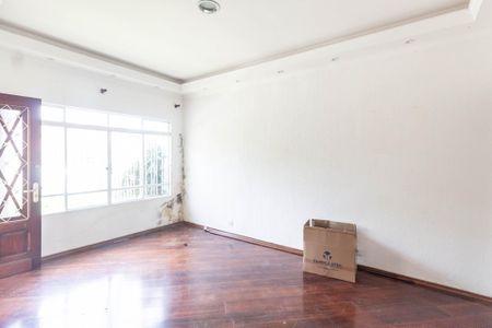 Casa à venda com 400m², 2 quartos e 2 vagasSala