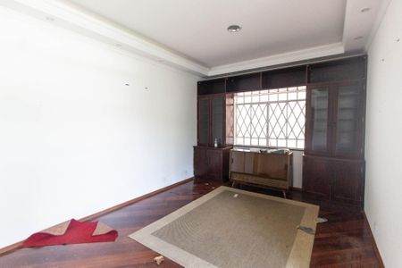 Casa à venda com 400m², 2 quartos e 2 vagasSala