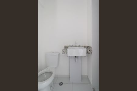 Banheiro de kitnet/studio à venda com 1 quarto, 21m² em Pinheiros, São Paulo