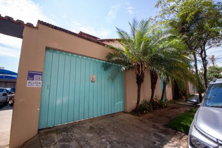 Casa para alugar com 355m², 4 quartos e 15 vagasFachada