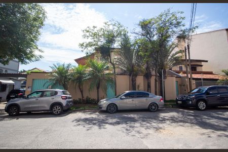 Casa para alugar com 355m², 4 quartos e 15 vagasFachada