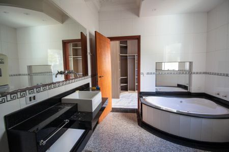 Casa para alugar com 355m², 4 quartos e 15 vagasBanheiro da Suíte 1