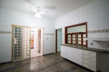 Casa para alugar com 355m², 4 quartos e 15 vagasCozinha 