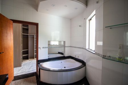 Casa para alugar com 355m², 4 quartos e 15 vagasBanheiro da Suíte 1