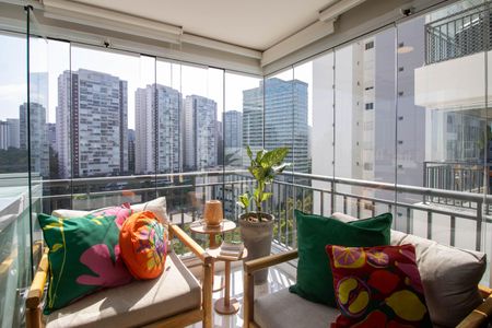 Sacada de apartamento à venda com 2 quartos, 69m² em Jardim Caboré, São Paulo