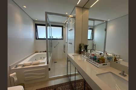 Apartamento à venda com 228m², 3 quartos e sem vagaBanheiro da Sra