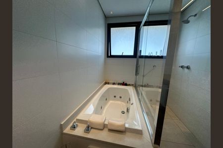Apartamento à venda com 228m², 3 quartos e sem vagaBanheiro da Sra