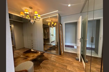 Apartamento à venda com 228m², 3 quartos e sem vagaCloset da suíte