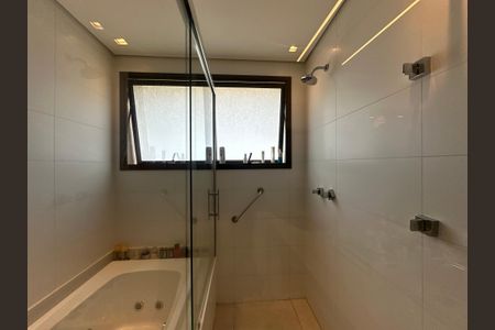 Apartamento à venda com 228m², 3 quartos e sem vagaBanheiro da Sra