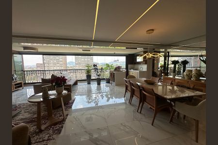 Apartamento à venda com 228m², 3 quartos e sem vagaSala