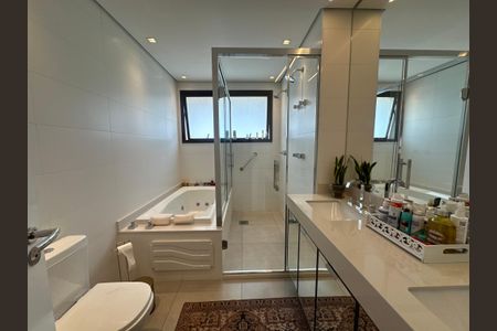 Apartamento à venda com 228m², 3 quartos e sem vagaBanheiro da Sra