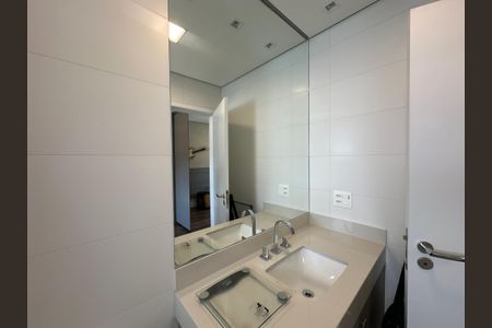 Apartamento à venda com 228m², 3 quartos e sem vagaBanheiro da Suíte 2