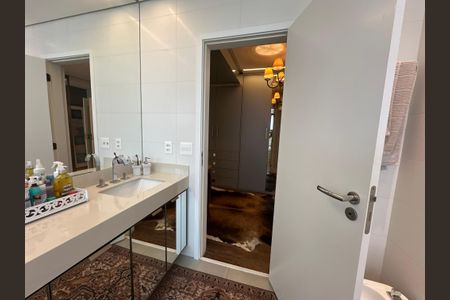 Apartamento à venda com 228m², 3 quartos e sem vagaBanheiro da Sra