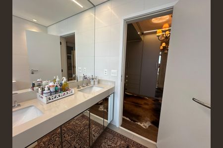 Apartamento à venda com 228m², 3 quartos e sem vagaBanheiro da Sra