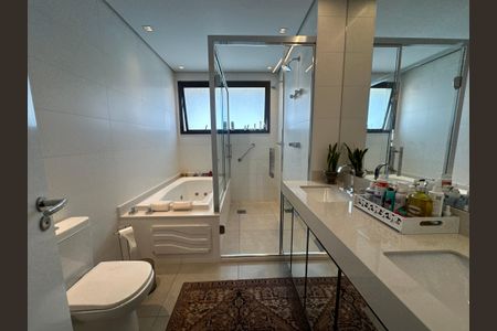 Apartamento à venda com 228m², 3 quartos e sem vagaBanheiro da Sra
