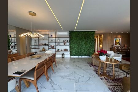 Apartamento à venda com 228m², 3 quartos e sem vagaSala