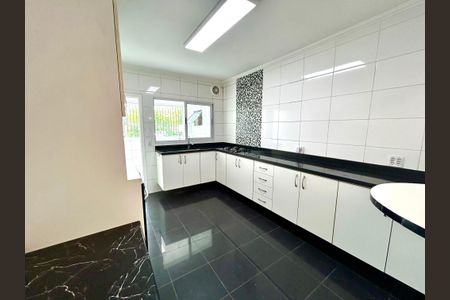 Casa de condomínio à venda com 85m², 2 quartos e 1 vaga Casa de condomínio à venda com 85m², 2 quartos e 1 vagaCozinha