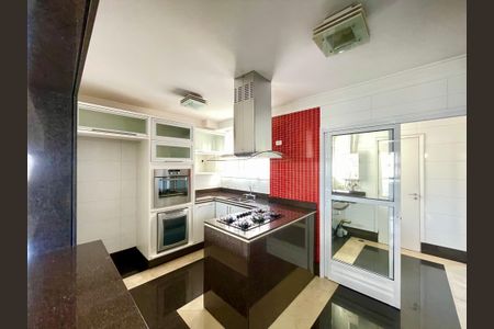 Apartamento à venda com 113m², 3 quartos e 3 vagas Apartamento à venda com 113m², 3 quartos e 3 vagasCozinha