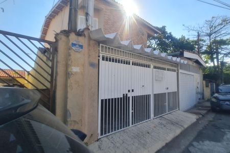 Casa à venda com 191m², 4 quartos e 2 vagas Casa à venda com 191m², 4 quartos e 2 vagasFachada