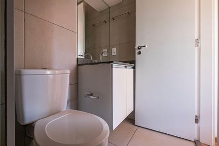 Banheiro de kitnet/studio à venda com 1 quarto, 24m² em Pinheiros, São Paulo