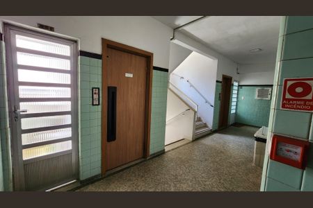 Apartamento para alugar com 48m², 1 quarto e 1 vaga Apartamento para alugar com 48m², 1 quarto e 1 vagaEscada