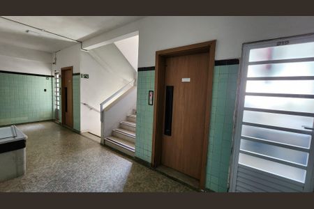 Apartamento para alugar com 48m², 1 quarto e 1 vaga Apartamento para alugar com 48m², 1 quarto e 1 vagaEscada