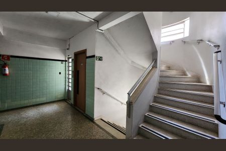 Apartamento para alugar com 48m², 1 quarto e 1 vaga Apartamento para alugar com 48m², 1 quarto e 1 vagaEscada