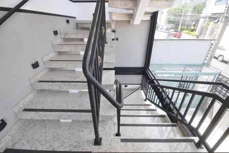 Apartamento à venda com 45m², 2 quartos e 1 vagaEscada de acesso