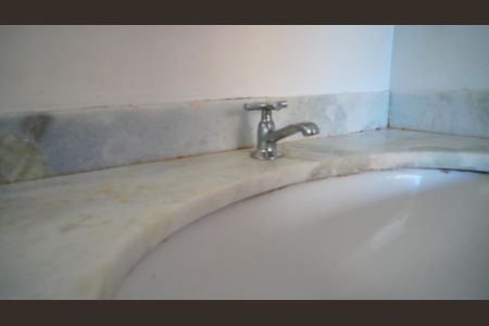 Banheiro suite  de apartamento para alugar com 2 quartos, 70m² em Partenon, Porto Alegre