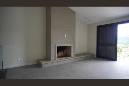 Casa à venda com 230m², 3 quartos e 2 vagas Casa à venda com 230m², 3 quartos e 2 vagasSala piso superior lareira