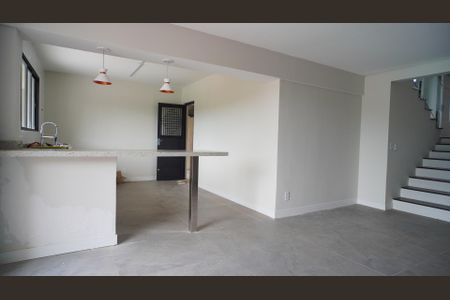 Casa à venda com 230m², 3 quartos e 2 vagas Casa à venda com 230m², 3 quartos e 2 vagasSala/Cozinha