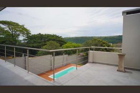 Casa à venda com 230m², 3 quartos e 2 vagas Casa à venda com 230m², 3 quartos e 2 vagasVaranda