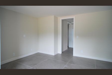 Casa à venda com 230m², 3 quartos e 2 vagas Casa à venda com 230m², 3 quartos e 2 vagasEscritório