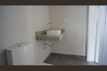 Casa à venda com 230m², 3 quartos e 2 vagas Casa à venda com 230m², 3 quartos e 2 vagasBanheiro 2