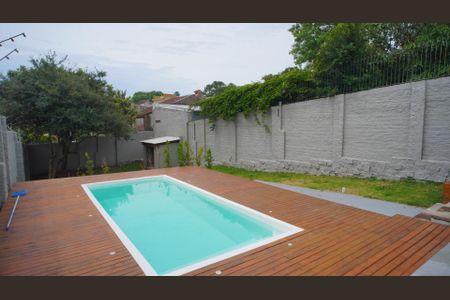 Casa à venda com 230m², 3 quartos e 2 vagas Casa à venda com 230m², 3 quartos e 2 vagasPiscina