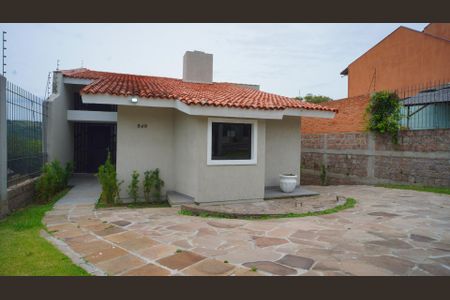 Casa à venda com 230m², 3 quartos e 2 vagas Casa à venda com 230m², 3 quartos e 2 vagasFachada