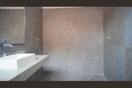 Casa à venda com 230m², 3 quartos e 2 vagas Casa à venda com 230m², 3 quartos e 2 vagasBanheiro corredor