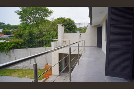 Casa à venda com 230m², 3 quartos e 2 vagas Casa à venda com 230m², 3 quartos e 2 vagasVaranda quartos e sala lareira