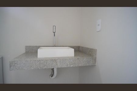 Casa à venda com 230m², 3 quartos e 2 vagas Casa à venda com 230m², 3 quartos e 2 vagasBanheiro 2